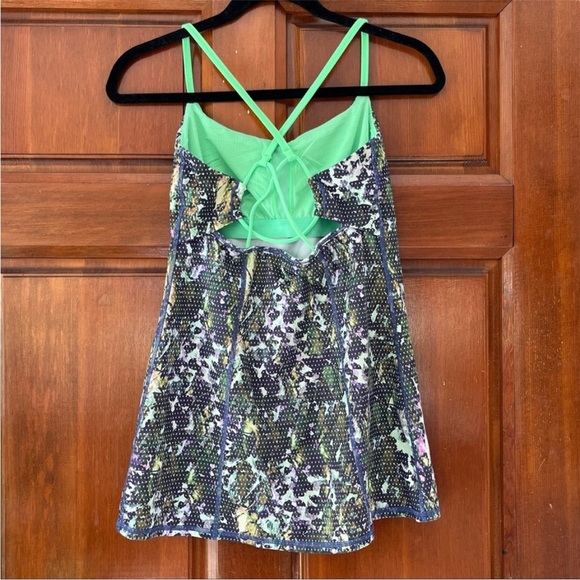 🍋 Lululemon Dancing Warrior Tank
Floral Sport White Multi / Pistachio Size 8 - Picture 7 of 11
